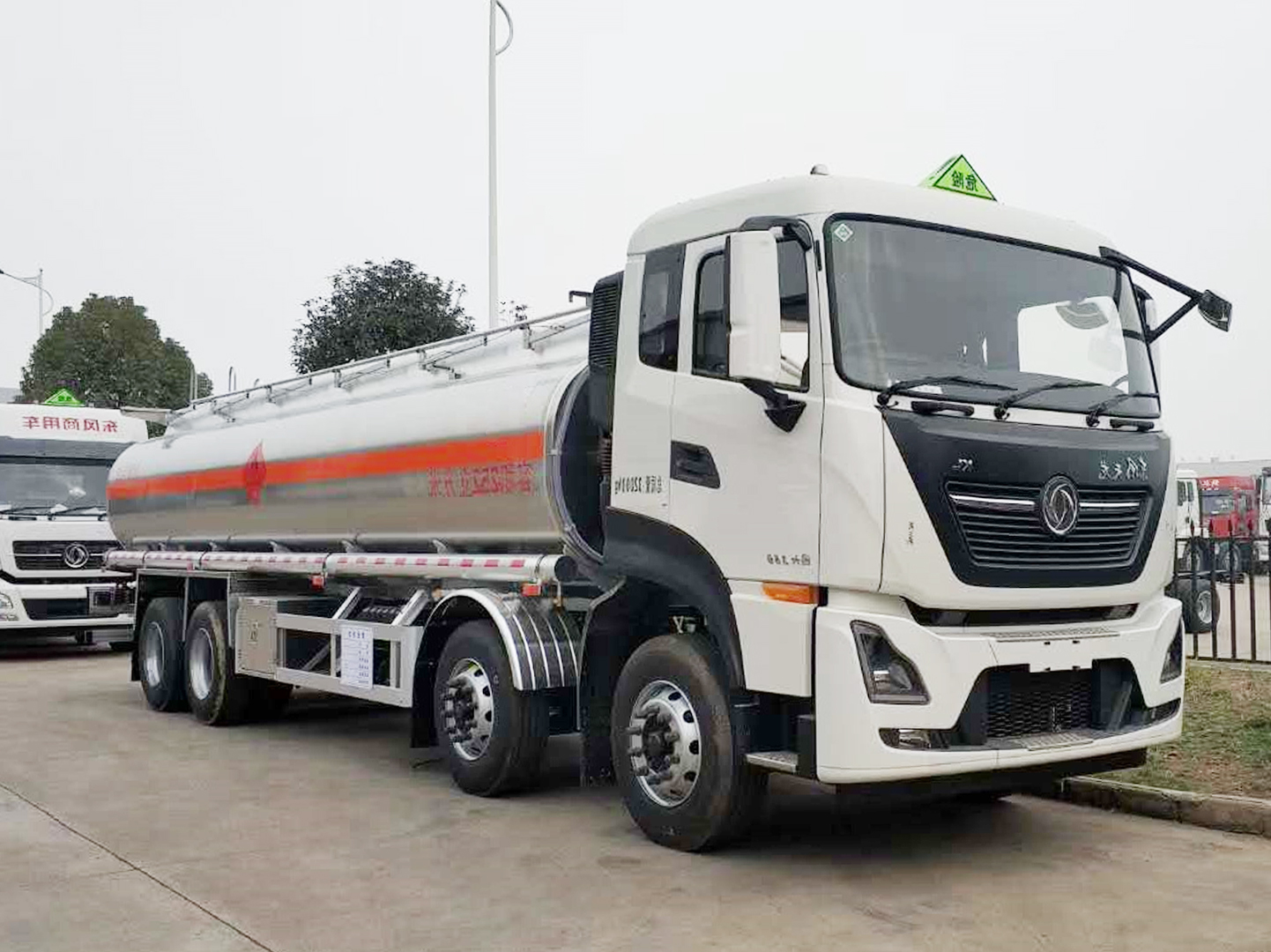 东风天龙KL铝合金运油车