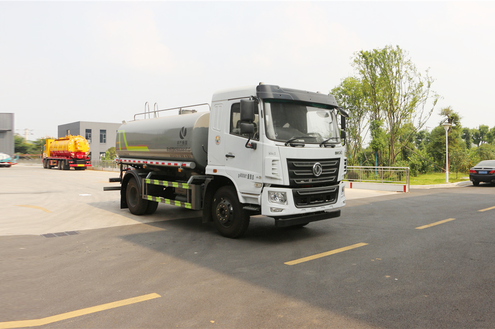 东风华神F5 洒水车 12吨